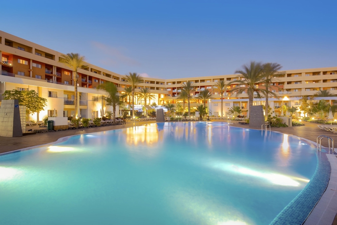 Imagen de la piscina del Hotel Iberostar Waves Gaviotas Park. Foto 14