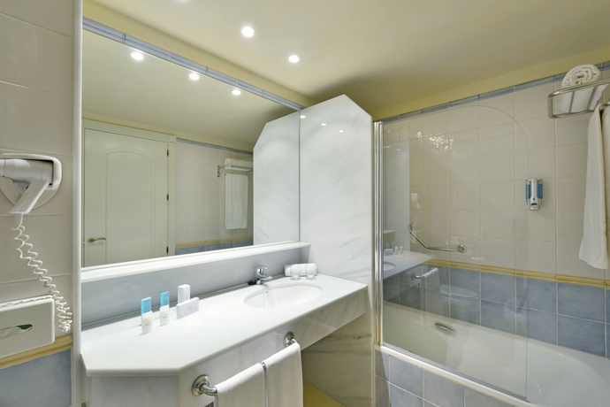 Imagen de la habitación del Hotel Iberostar Waves Málaga Playa. Foto 8