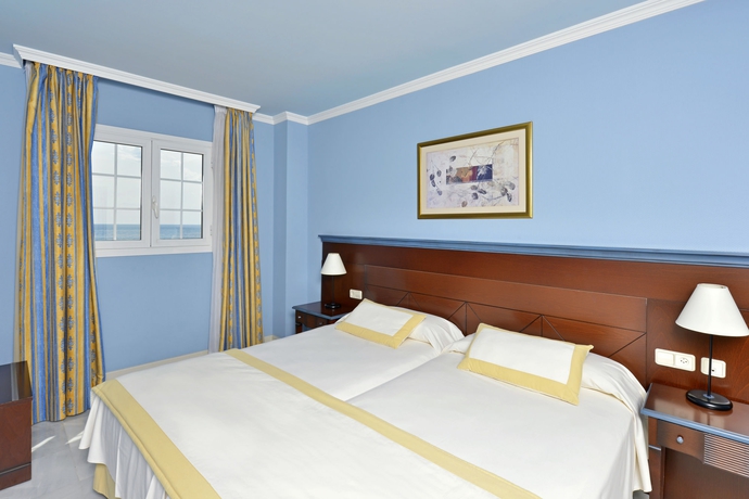 Imagen de la habitación del Hotel Iberostar Waves Málaga Playa. Foto 10