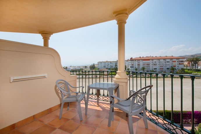 Imagen de la habitación del Hotel Iberostar Waves Málaga Playa. Foto 12