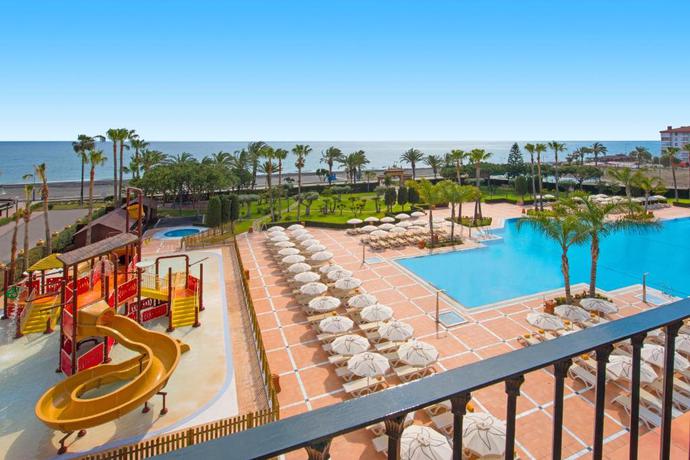 Imagen de la piscina del Hotel Iberostar Waves Málaga Playa. Foto 19