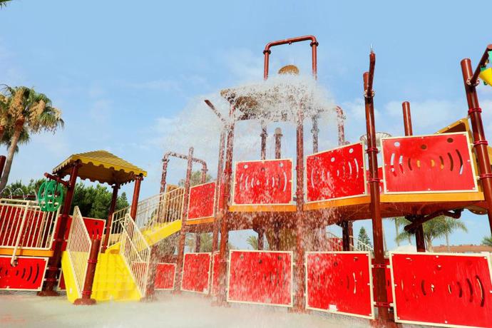 Imagen de la piscina del Hotel Iberostar Waves Málaga Playa. Foto 20