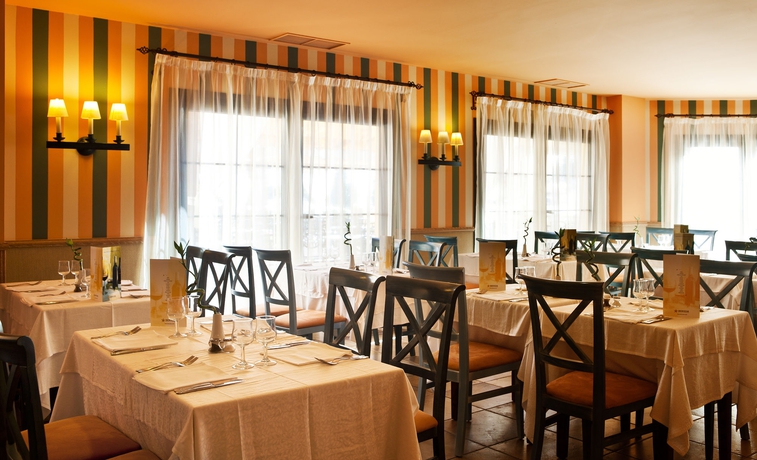 Imagen del bar/restaurante del Hotel Iberostar Waves Málaga Playa. Foto 5