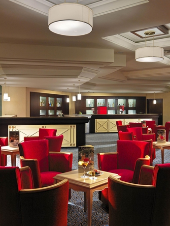 Imagen del bar/restaurante del Hotel Iberostar Waves Mehari Djerba. Foto 3