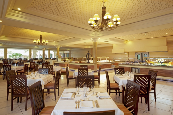 Imagen del bar/restaurante del Hotel Iberostar Waves Mehari Djerba. Foto 6