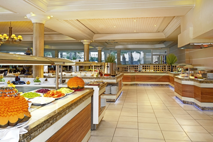 Imagen del bar/restaurante del Hotel Iberostar Waves Mehari Djerba. Foto 7