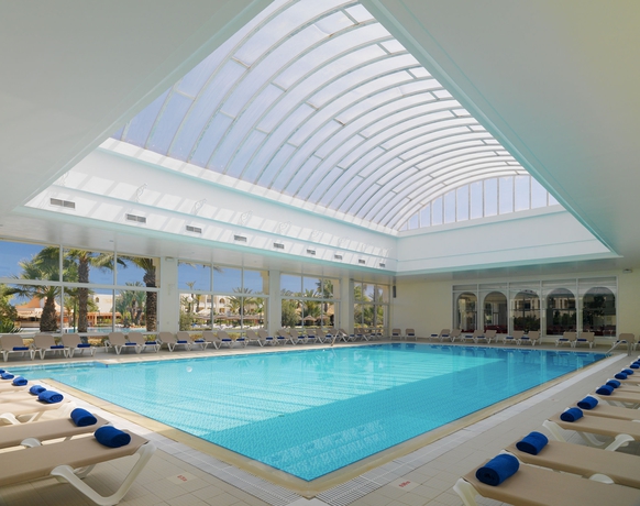 Imagen de la piscina del Hotel Iberostar Waves Mehari Djerba. Foto 13