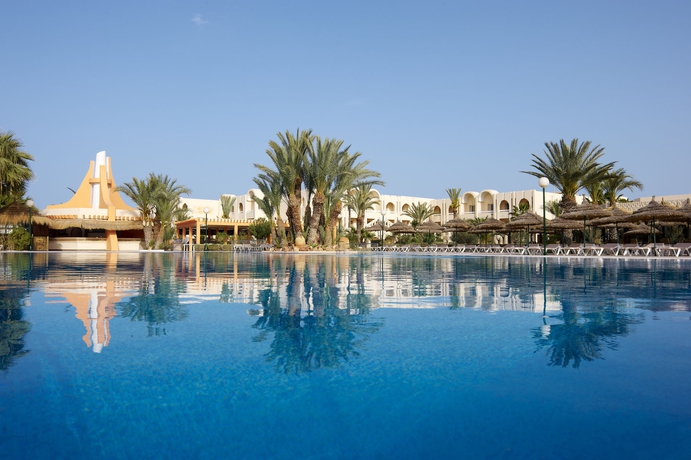 Imagen de la piscina del Hotel Iberostar Waves Mehari Djerba. Foto 15