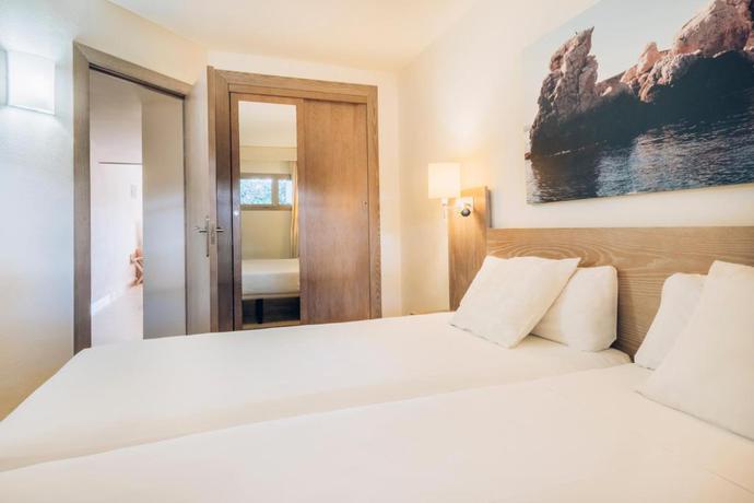 Imagen de la habitación del Hotel Iberostar Waves Pinos Park. Foto 8