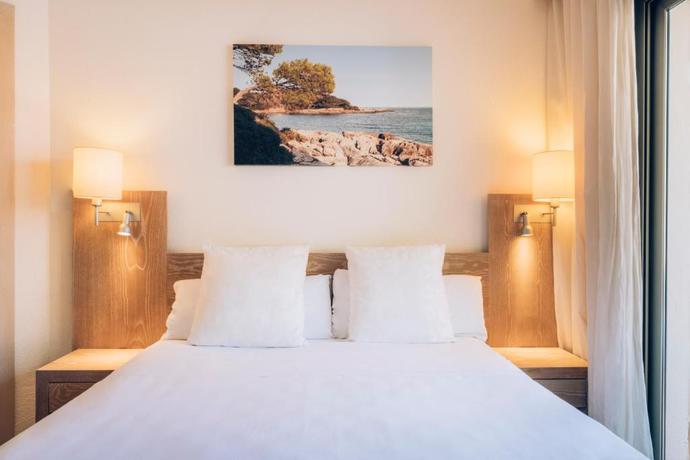 Imagen de la habitación del Hotel Iberostar Waves Pinos Park. Foto 9