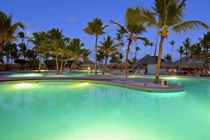 Imagen de la piscina del Hotel Iberostar Waves Punta Cana - All Inclusive. Foto 22