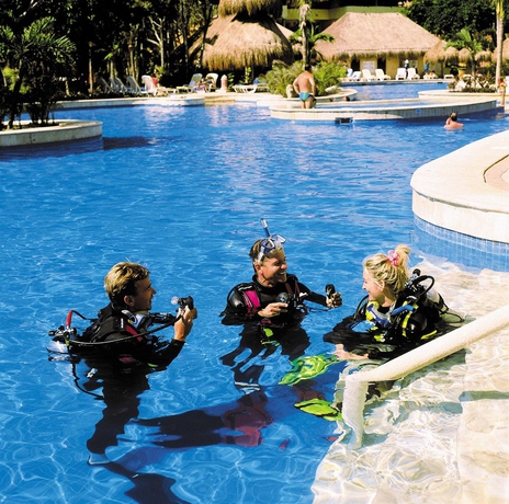 Imagen de la piscina del Hotel Iberostar Waves Quetzal - All Inclusive. Foto 16