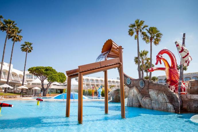 Imagen de la piscina del Hotel Iberostar Waves Royal Andalus. Foto 16