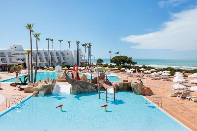 Imagen general del Hotel Iberostar Waves Royal Andalus. Foto 1