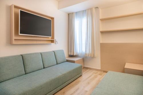 Imagen de la habitación del Hotel Iberostar Waves Royal Andalus. Foto 7