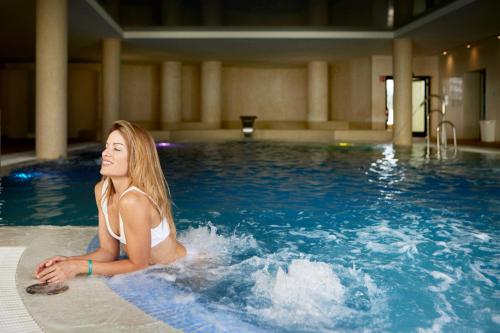 Imagen de los interiores del Hotel Iberostar Waves Royal Andalus. Foto 13