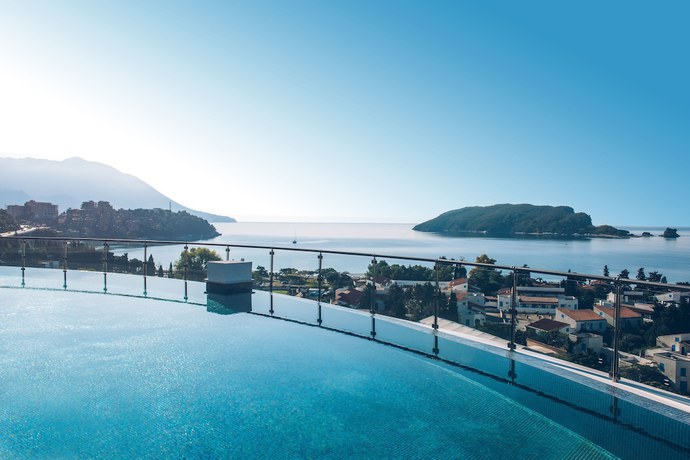 Imagen de la piscina del Hotel Iberostar Waves Slavija. Foto 19