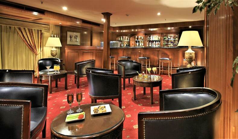 Imagen del bar/restaurante del Hotel Iberotel Crown Emperor Nile Cruise - Every Thursday From Luxor For 07 And 04 Nights - Every Monday F. Foto 12