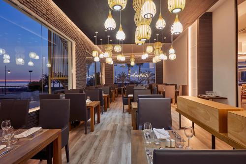 Imagen del bar/restaurante del Hotel Ibersol Torremolinos Beach. Foto 5