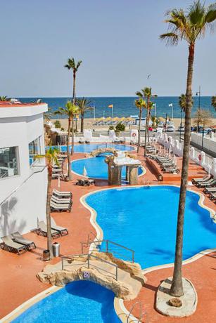 Imagen de la piscina del Hotel Ibersol Torremolinos Beach. Foto 20