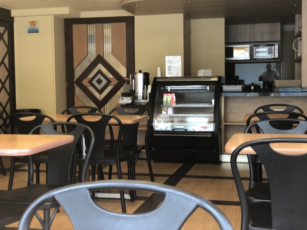 Imagen del bar/restaurante del Hotel Ibeurohotel Guadalajara Expo. Foto 6