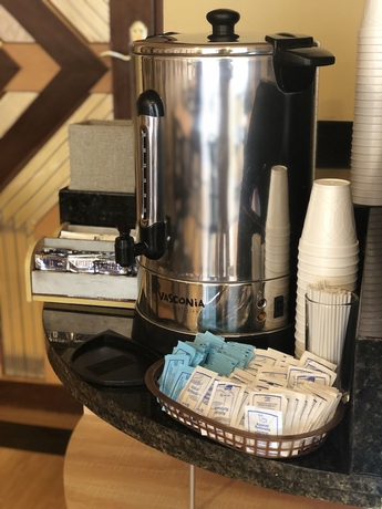 Imagen del bar/restaurante del Hotel Ibeurohotel Guadalajara Expo. Foto 7