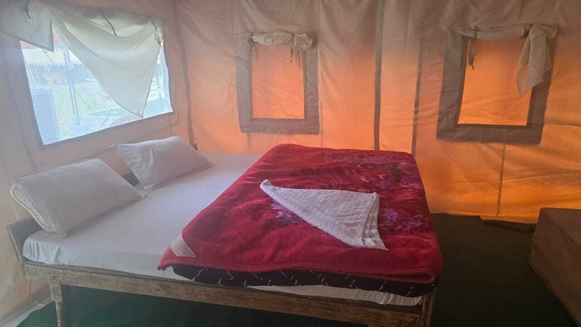 Imagen de la habitación del Hotel Ibex Camps. Foto 15