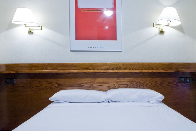 Imagen de la habitación del Hotel Ibiltze. Foto 5