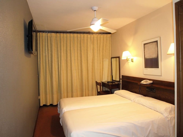 Imagen de la habitación del Hotel Ibiltze. Foto 6