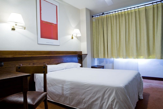 Imagen de la habitación del Hotel Ibiltze. Foto 7