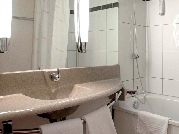 Imagen de la habitación del Hotel Ibis 3 Lacs Neuchatel. Foto 10