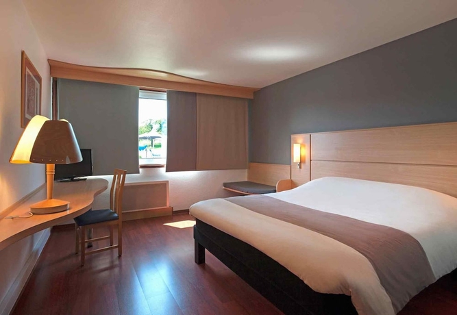 Imagen de la habitación del Hotel Ibis 3 Lacs Neuchatel. Foto 11