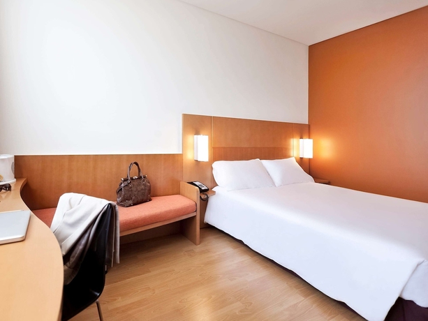 Imagen de la habitación del Hotel Ibis Abu Dhabi Gate. Foto 4