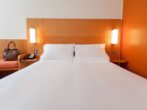 Imagen de la habitación del Hotel Ibis Abu Dhabi Gate. Foto 7