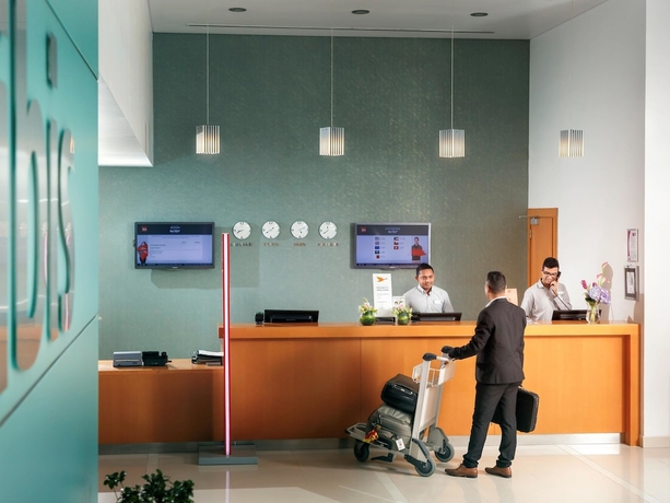 Imagen de los interiores del Hotel Ibis Abu Dhabi Gate. Foto 18