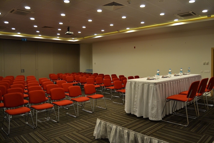 Imagen de los interiores del Hotel Ibis Adana. Foto 17