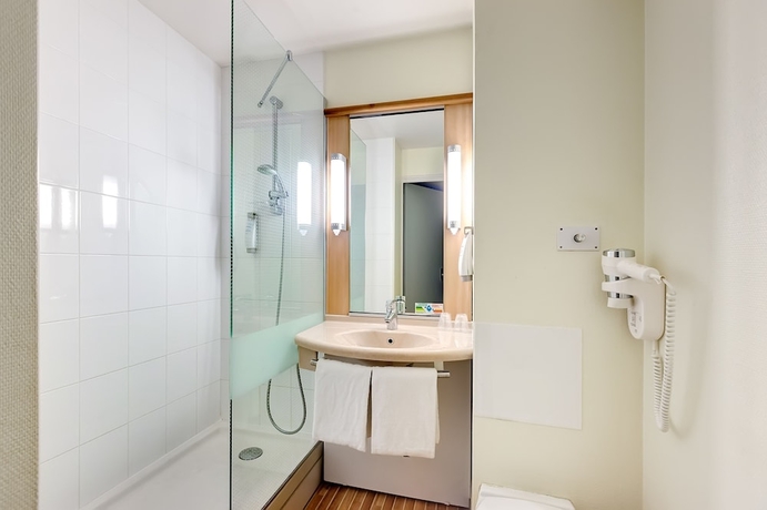 Imagen de la habitación del Hotel Ibis Agen Centre. Foto 16