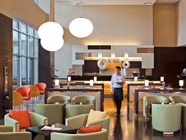 Imagen del bar/restaurante del Hotel Ibis Al Rigga. Foto 11