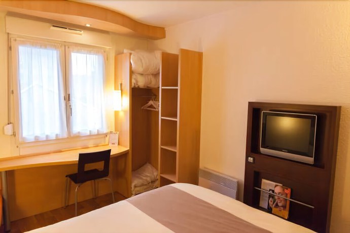 Imagen de la habitación del Hotel Ibis Alen&ccedil;on. Foto 12