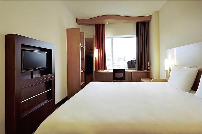 Imagen de la habitación del Hotel Ibis Alen&ccedil;on. Foto 13