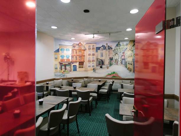 Imagen del bar/restaurante del Hotel Ibis Alen&ccedil;on. Foto 3