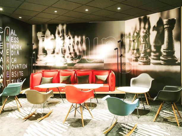 Imagen de los interiores del Hotel Ibis Alen&ccedil;on. Foto 19