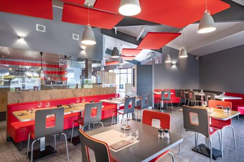 Imagen del bar/restaurante del Hotel Ibis Amboise. Foto 2