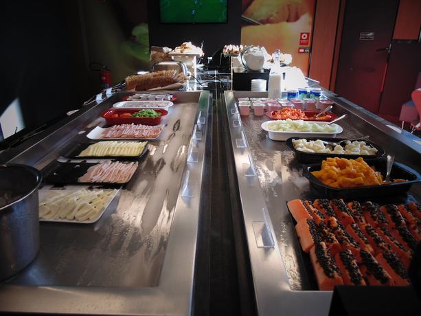 Imagen del bar/restaurante del Hotel Ibis Americana. Foto 4