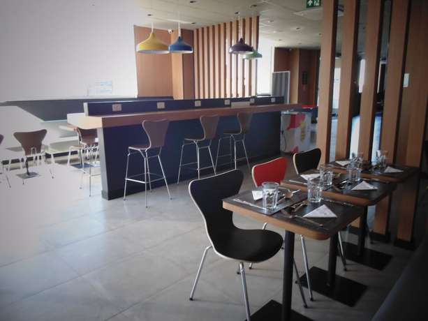 Imagen del bar/restaurante del Hotel Ibis Americana. Foto 6