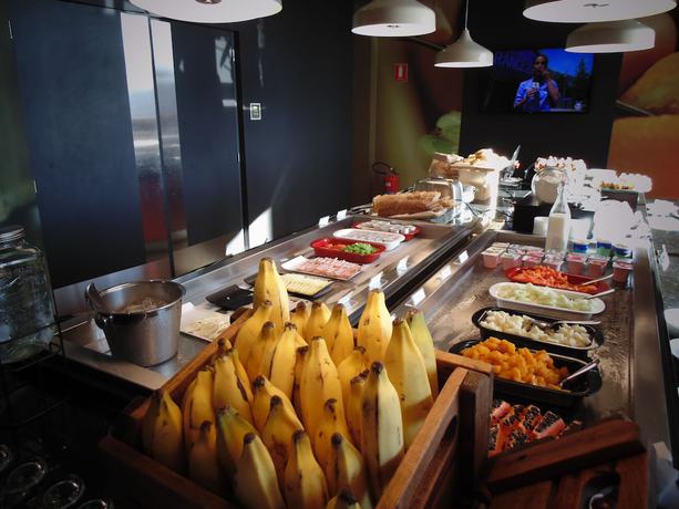 Imagen del bar/restaurante del Hotel Ibis Americana. Foto 8