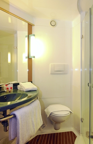 Imagen de la habitación del Hotel Ibis Amsterdam Centre Stopera. Foto 11