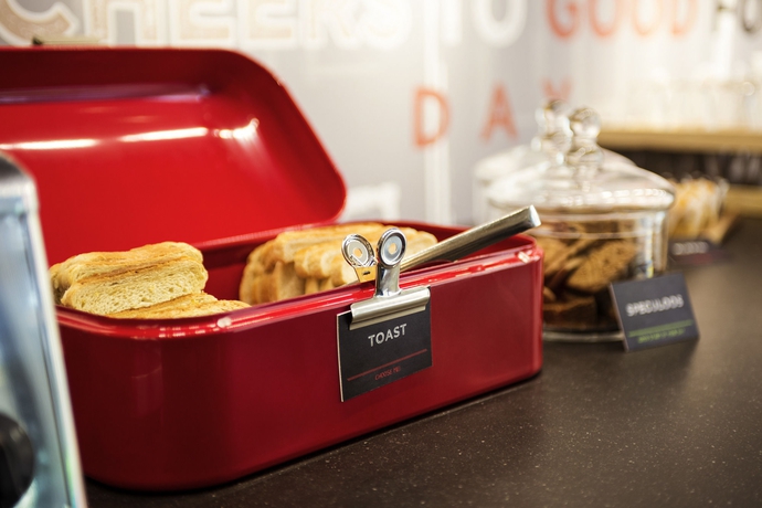 Imagen del bar/restaurante del Hotel Ibis Amsterdam Centre Stopera. Foto 5