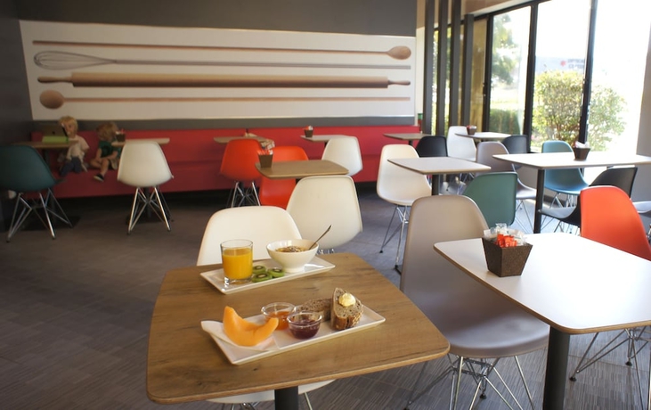 Imagen del bar/restaurante del Hotel Ibis Angouleme Nord. Foto 3