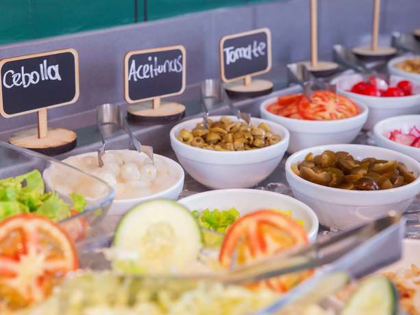 Imagen del bar/restaurante del Hotel Ibis Apartado. Foto 4